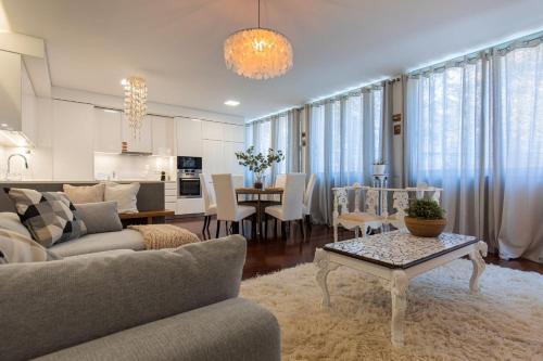 Touch of Class 2BDR Apartment by LovelyStay