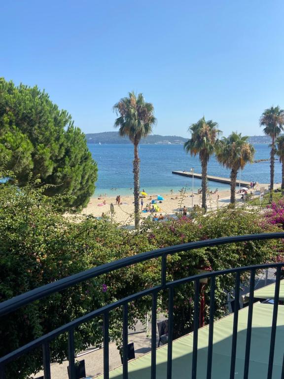 Appartement Toulon Mourillon, Panoramic sea view apartment Facing the beaches 14 Avenue du Pré des Pêcheurs 83000 Toulon