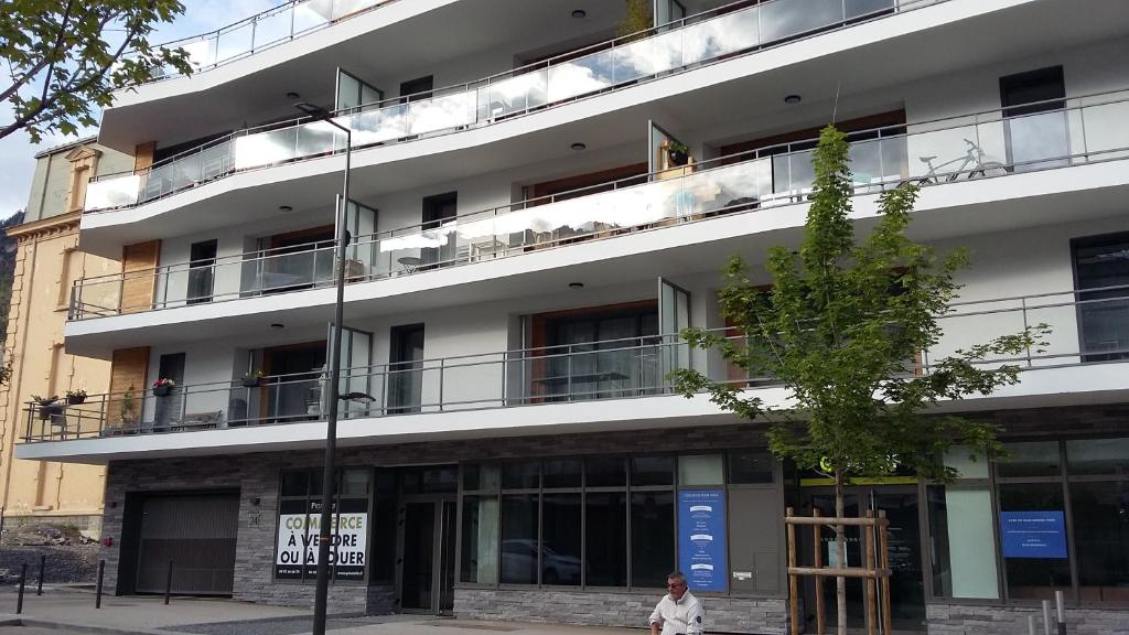 TOUR de l'Europe, Grand appart panoramique parking - CHECK IN AUTONOME 68100 Mulhouse