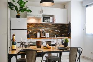 Tout confort ! Calme, Climatisation, Piscine, Parking Gratuit, Grande Terrasse, Netflix, Wifi
