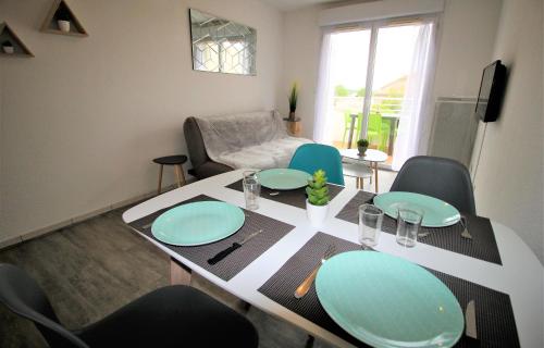Tout confort ! Climatisation, Calme, Piscine, Parking Gratuit, Terrasse, Wifi