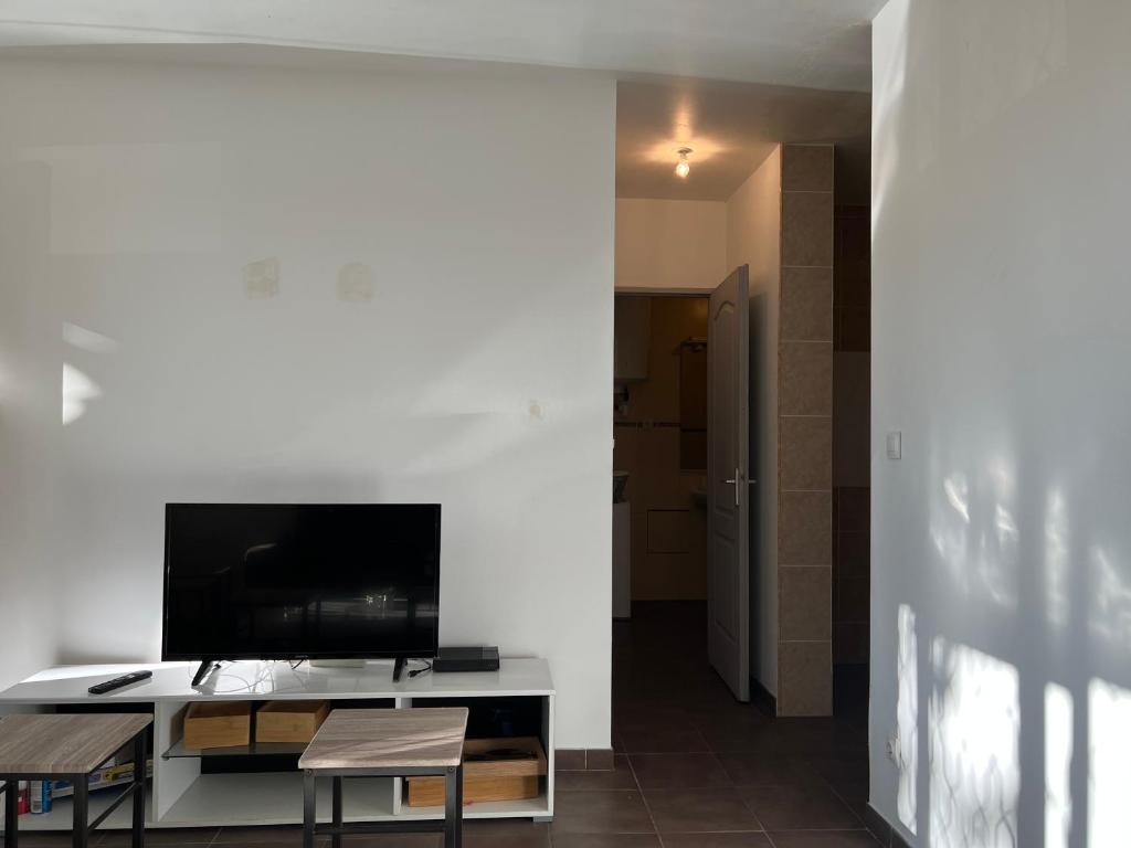 Appartement appartement tout équipé proche de la gare de Narbonne 16 Avenue Carnot, 11100 Narbonne