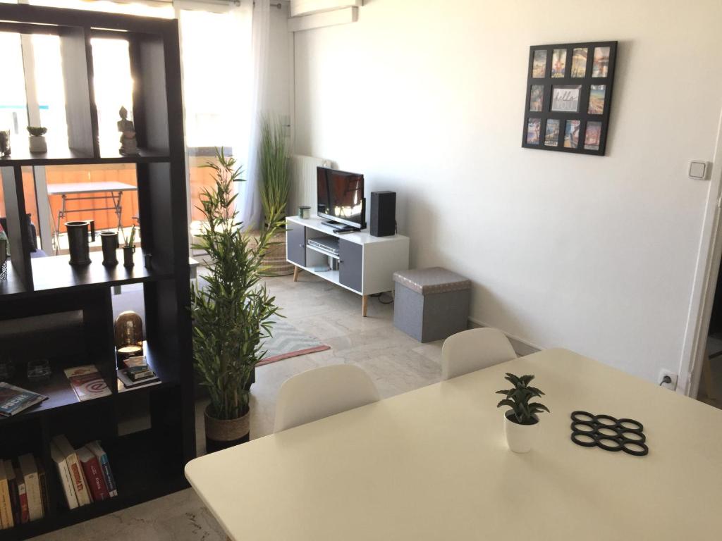 Tout nouveau studio proche Part-Dieu - calme, balcon, parking et clim