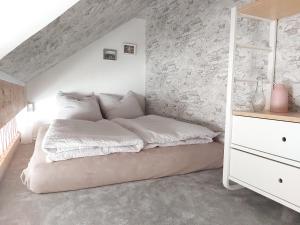 Tova Cologne