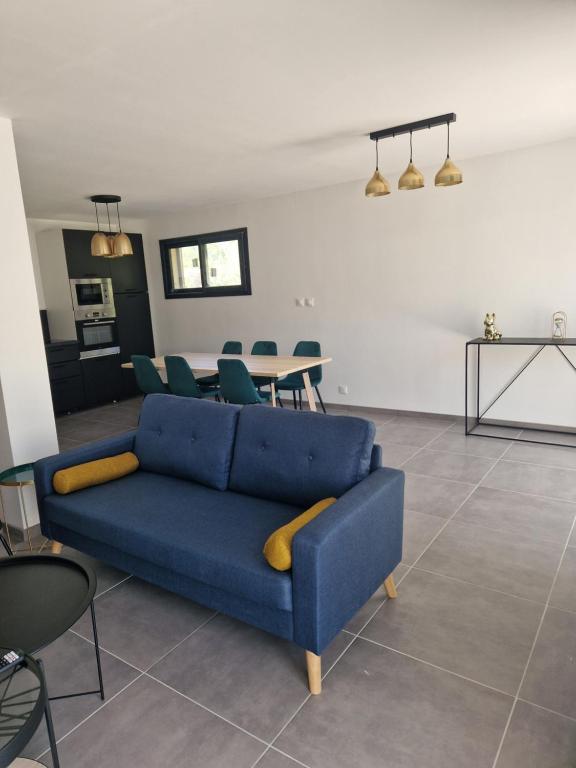 TP AURA 19, Swimming Pool, Terrace & View