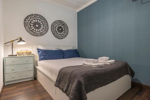 Traditional Alfama Apartment by LovelyStay