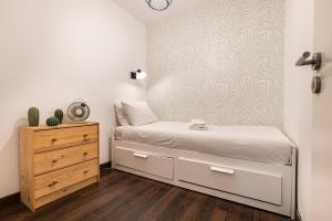 Traditional Alfama Apartment by LovelyStay