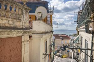 Traditional Alfama Apartment by LovelyStay