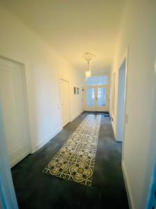 Traumhafte Altbau-Wohnung in Denkmal-Villa I 2 Schlafzr. I Haustier mögl. I 125m2
