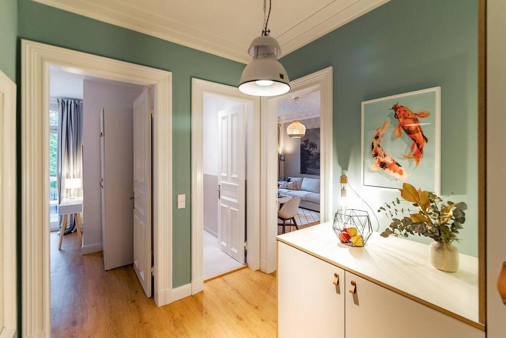 Traumhafte Wohnung - zentrale Lage mit Weiherblick 17 Unnastraße 1 OG, 20253 Hambourg
