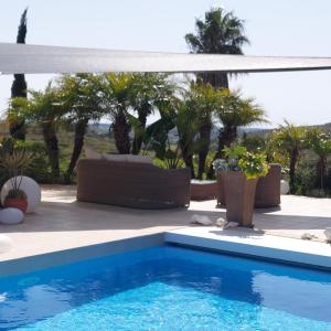 Traumhaftes Poolapartment in einer Parkvilla