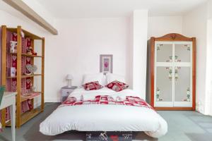 Travel Homes -The Cigogne, quiet & heart of Colmar