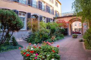 Travel Homes - The Invitation, Ideal Little Venice