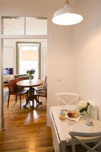 Trendy and Super Central Apartment 21 by Lisbonne Collection