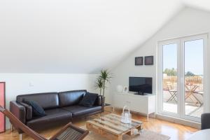 Trendy Bright Flat with Balcony by Host Wise