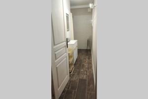 Trés beau studio 35 M2 Entre Mer et Forêt grand jardin et douche tropicale
