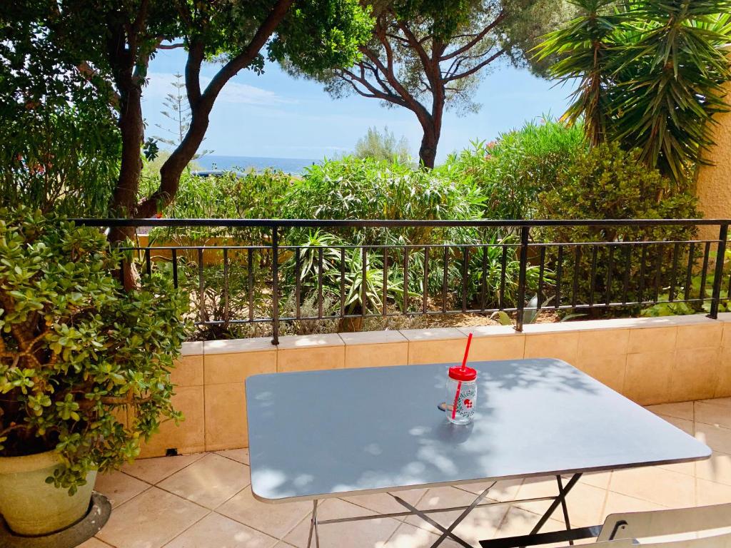 Appartement Très beau studio à 100m de la plage de Marinella boulevard tino rossi Résidence santa lina 20000 Ajaccio