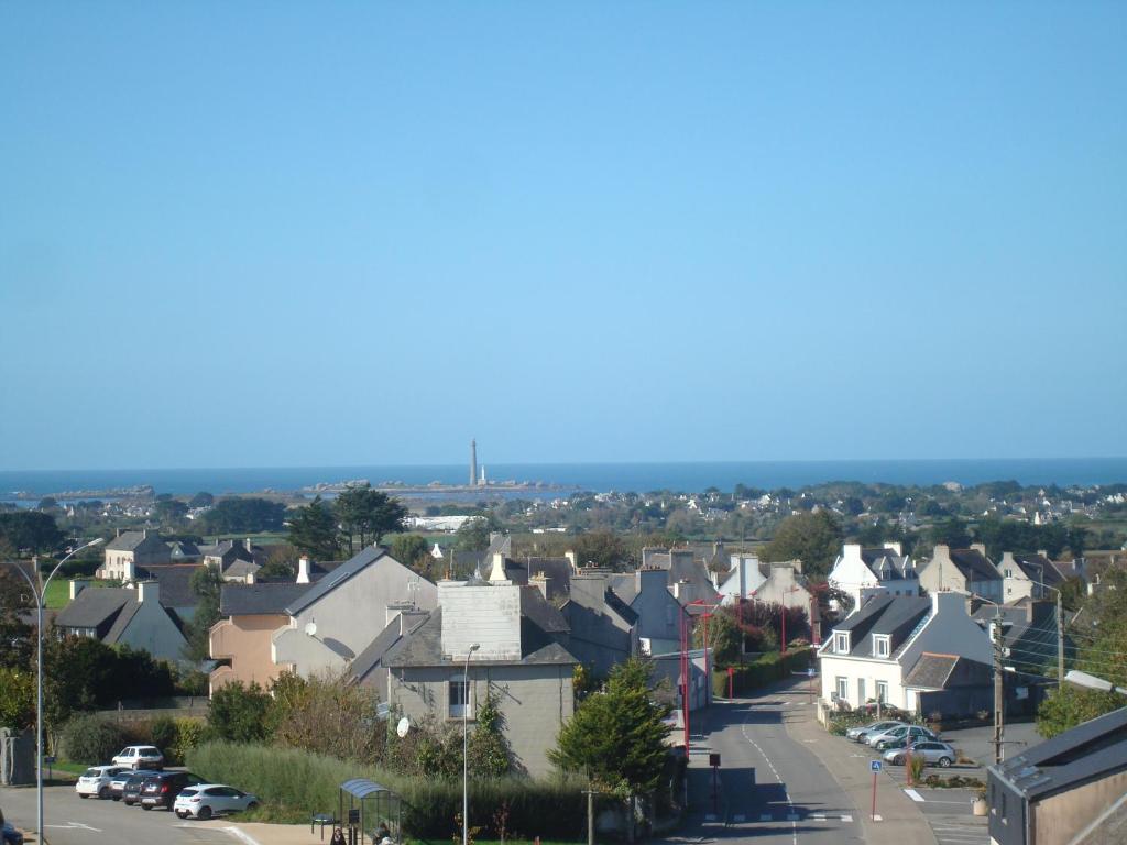 Très beau studio avec terrasse, situé à 100m des plages de Juans les pins