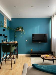 Très beau Studio Lumineux refait a Neuf !