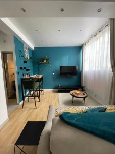 Très beau Studio Lumineux refait a Neuf !