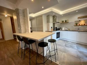 Très bel appartement central, au calme avec balnéo