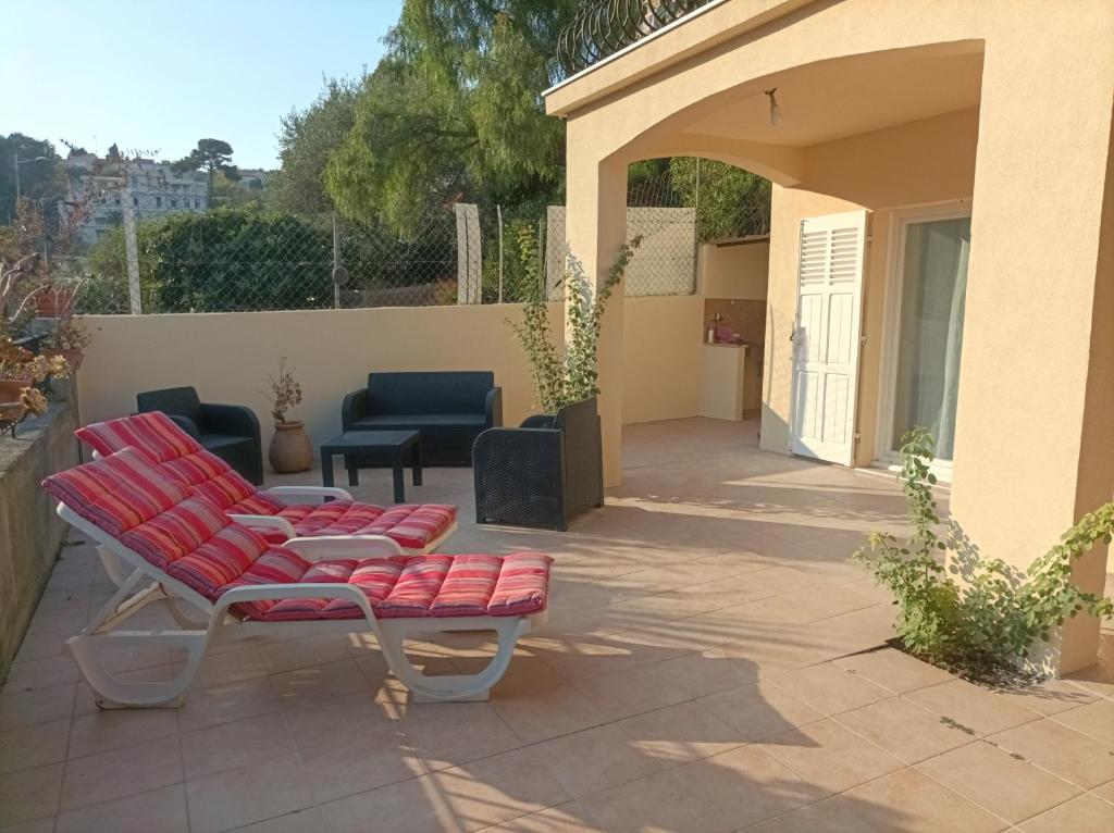 Très bel appartement entier proche de la mer 2 chambres 1 salon 134 Route de Grasse, 06220 Vallauris