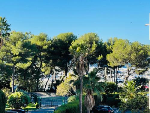 Très bel appartement face au port Santa Lucia