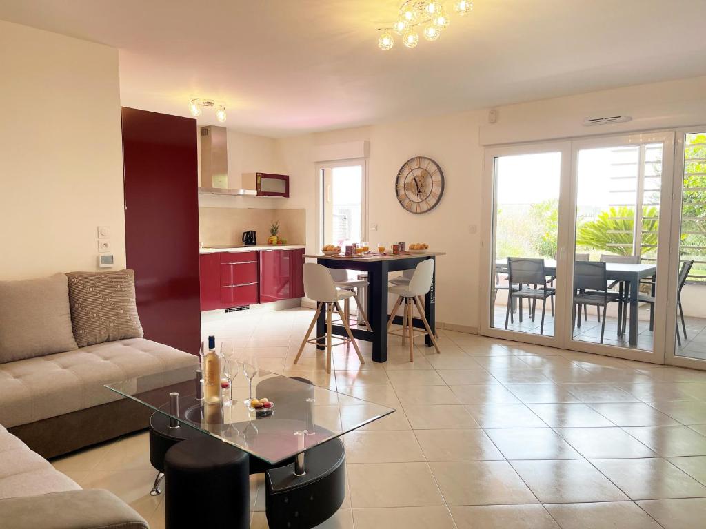 Appartement Très bel appartement -résidence avec piscine sur le toit et vue panoramique 643 Rue des Mouettes 83700 Saint-Raphaël