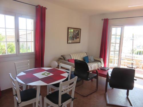 Très bel appartement T2 de 65 m2 avec terrasse vue sur port.