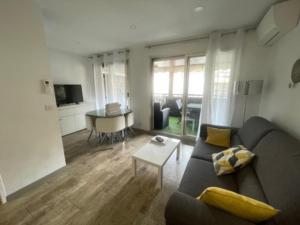 Très bel appartement terrasse centre ville 1, Rue du Châtaignier, 06400 Cannes