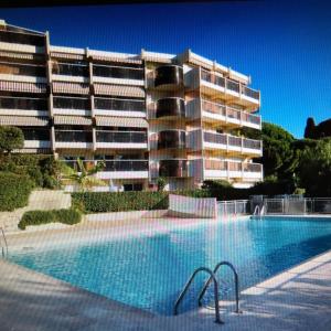 Appartement Très bel appartement vue mer à Nice Résidence Le Lauréat Avenue de Fabron 185 06200 Nice Provence-Alpes-Côte d\'Azur