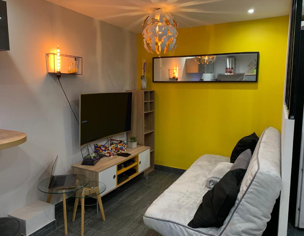 Très belle résidence avec piscine en Provence 84800 LʼIsle-sur-la-Sorgue
