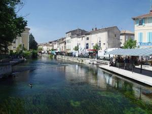 Très belle résidence avec piscine en Provence