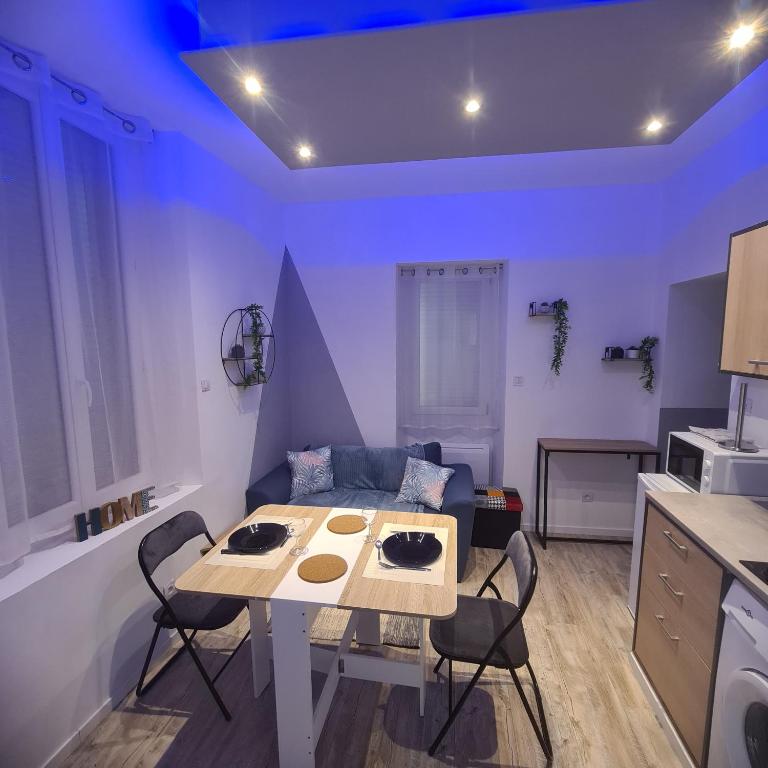 Très joli appartement 2 pièces, centre-ville 1 11 Rue de la Poste, 11350 Tuchan