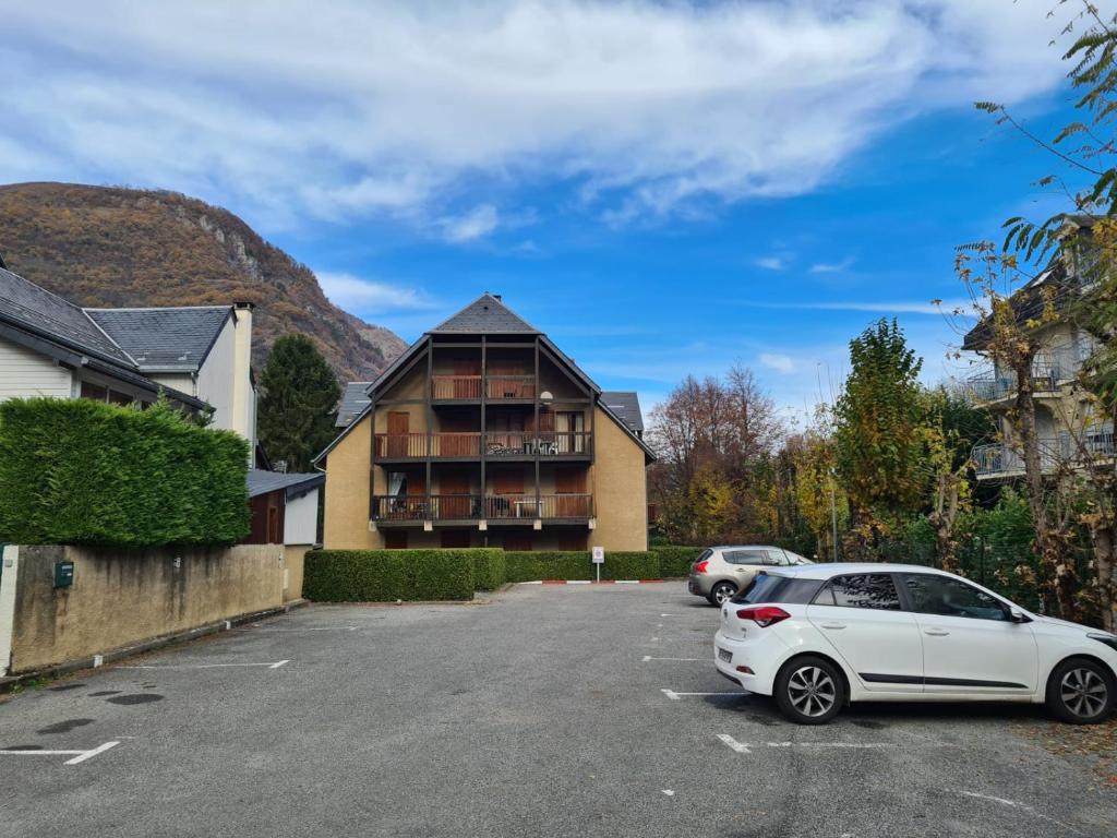 Très joli appartement 4-6 personnes dans Luchon Apt 6B 16 Boulevard Ludovic Dardenne, 31110 Luchon