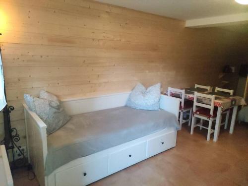 Très joli Studio refait à neuf au calme