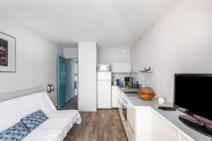 TRÈS LUMINEUX 31 m avec Véranda et PISCINE