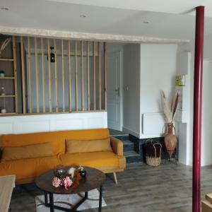 Appartement Trévoux: loft ravissant avec terrasse 11 Grande Rue 01600 Trévoux Rhône-Alpes