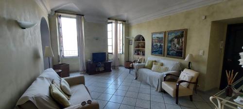 Trilocale Mentone vista mare