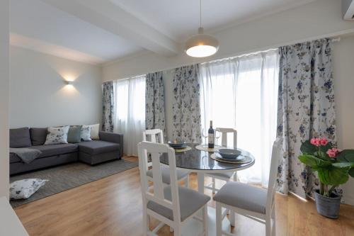 Trindade Sunny Downtown Apartment with Balcony & AC