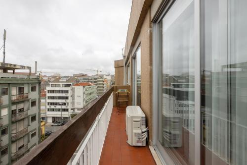 Trindade Sunny Downtown Apartment with Balcony & AC