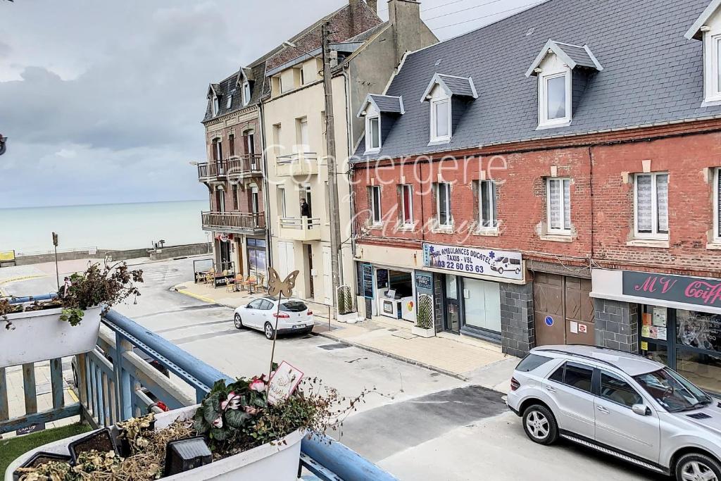 Appartement Triplex avec de grand volume pour accueillir Famille et Amis au cœur d'Ault 8 Grande rue Rue 80460 Ault