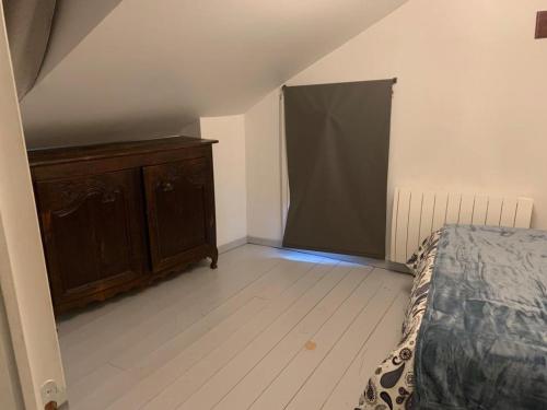 TRIPLEX MEUBLÉ HYPER CENTRE ST CÉRÉ 3 CHAMBRES 120 M2 8 pers max