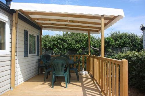 Tropical Bungalow 2