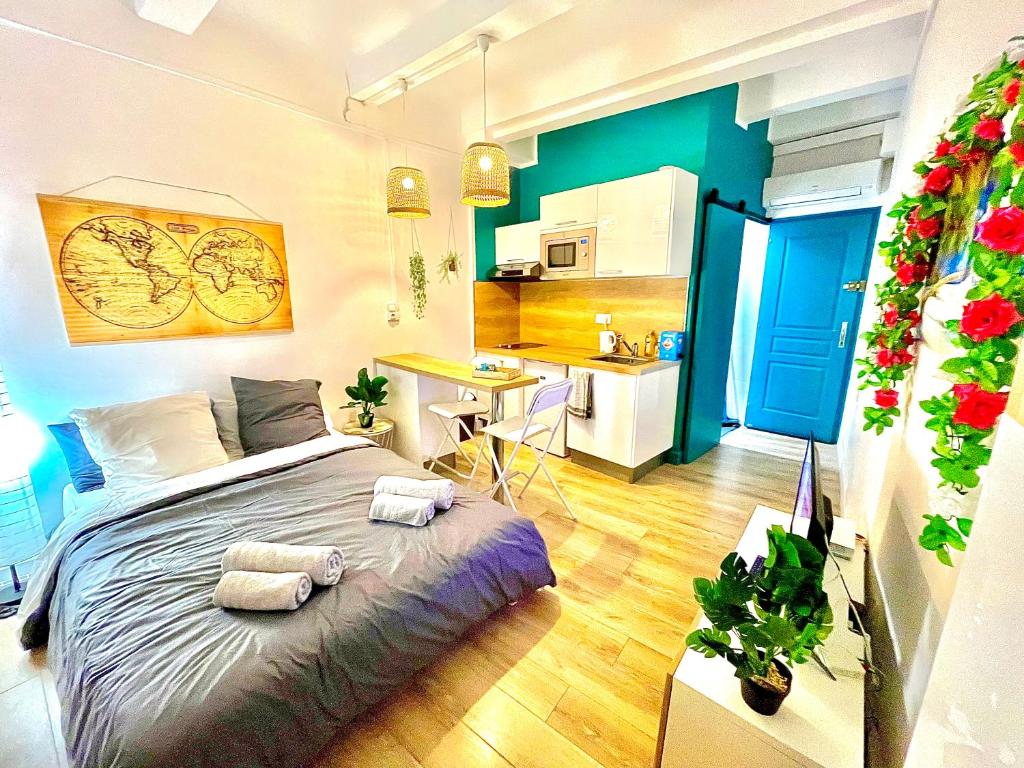 Appartement *Tropical*Hyper centre *Fibre Wifi*Studio 1er étage 54 Rue de l'Horloge 13300 Salon-de-Provence