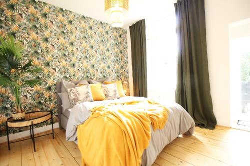 Tropical SECRET HIDEAWAY SmartHome for work and travel