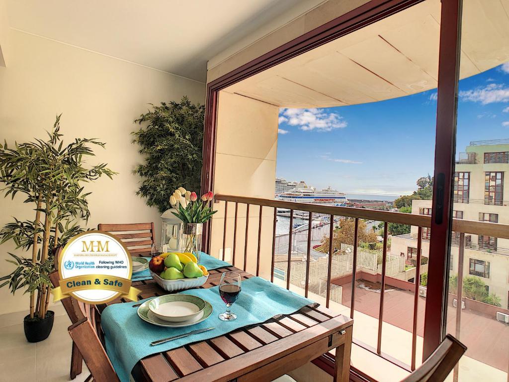 Tropical Sun by MHM Avenida Arriaga, Edificio Marina Club 5 Andar, Porta 501, 9000-060 Funchal