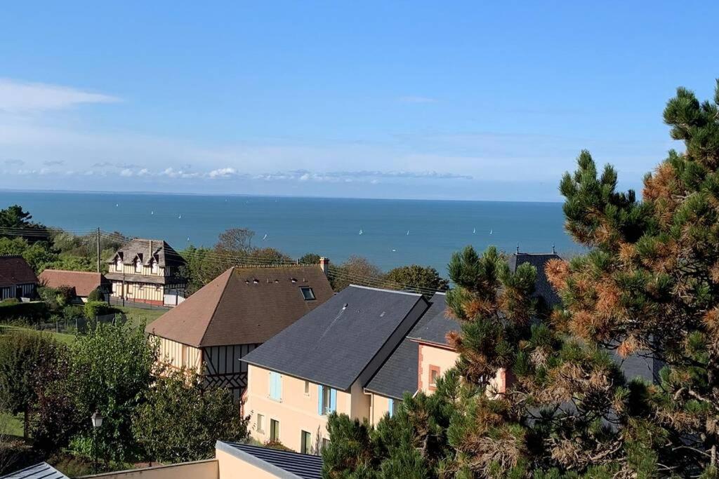Appartement Trouville-Apt rénové-Balcon magnifique vue mer 20 Route de Honfleur 14360 Trouville-sur-Mer