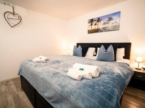 TRUTH Apartment - Kingsize Bett - Netflix - Zentral