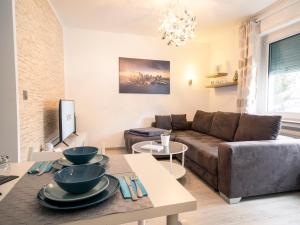 TRUTH Apartment - Kingsize Bett - Netflix - Zentral